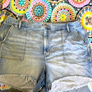 Aerie jeans shorts. Size xxl, fit me at a size 20. Inseam is 5 inches. EUC